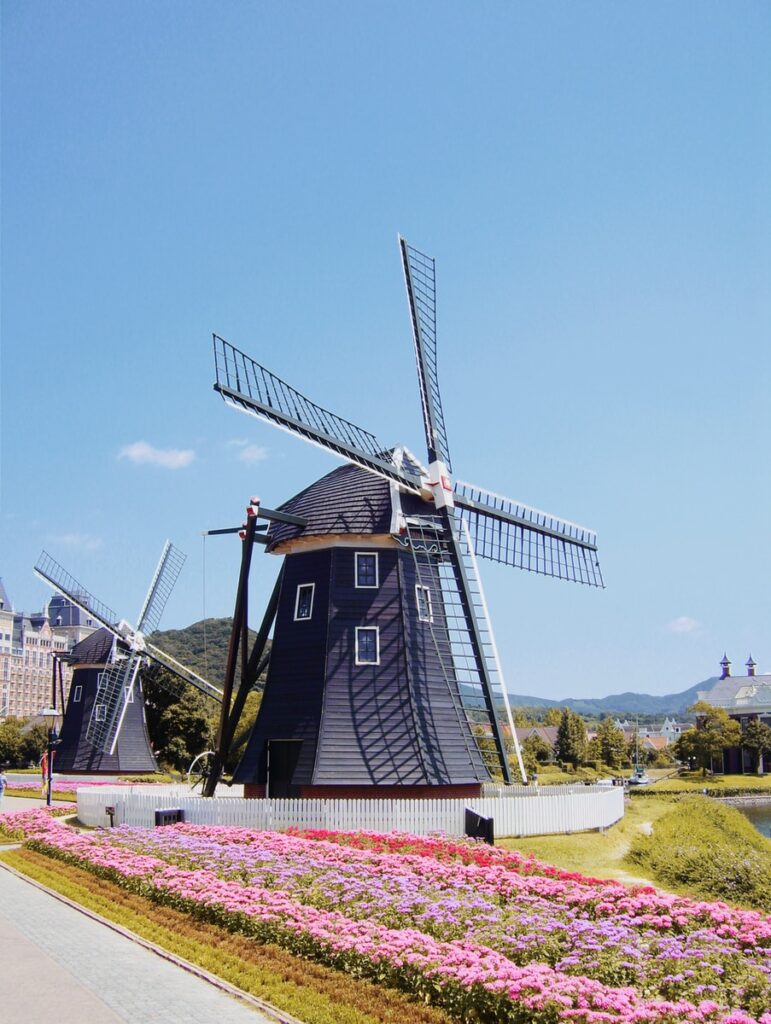 black and red windmill under blue sky during daytime